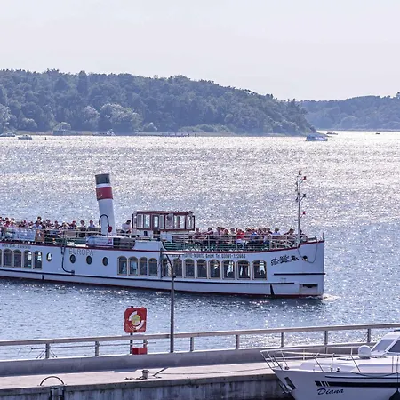 Kietz-perle Mit Balkon & Mueritzblick Im Historischen Speicher 아파트
