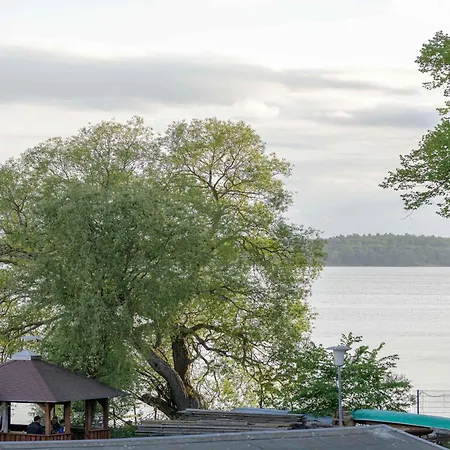 Kietz-perle Mit Balkon & Mueritzblick Im Historischen Speicher 아파트 *
