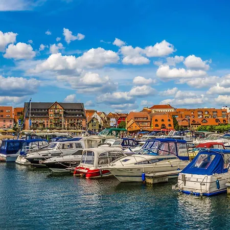 Kietz-perle Mit Balkon & Mueritzblick Im Historischen Speicher 아파트 *