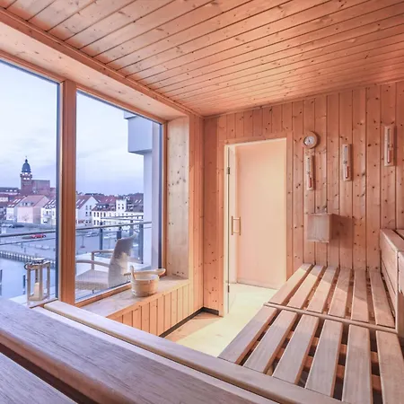 Kietz-perle Mit Balkon & Mueritzblick Im Historischen Speicher 아파트